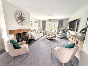 Living room- click for photo gallery